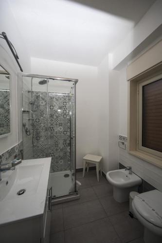 a bathroom with a shower and a toilet and a sink at B&B Porta di Ponte in Agrigento