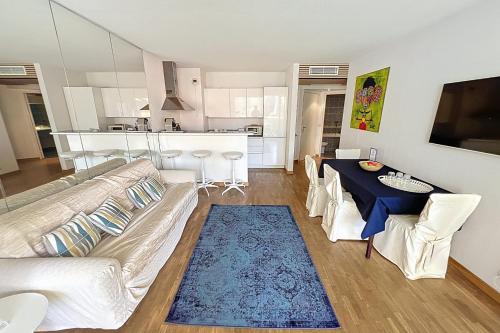Cannes central Rue d'Antibes wide 1 BDR w terrace - quiet in green scenery photo 3