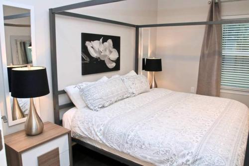 Postel nebo postele na pokoji v ubytování Mid-city 3-br Apt Near Superdome