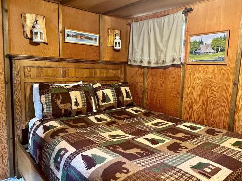 Katil atau katil-katil dalam bilik di Mt Rainier Little Green Cabin On Big Creek!