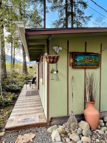 Taman di luar Mt Rainier Little Green Cabin On Big Creek!