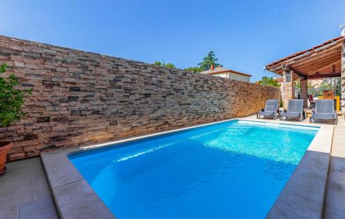 5 Bedroom Lovely Home In Sisan