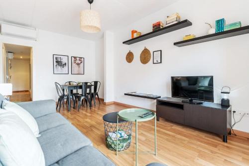 Sunny 3BR for 4 Iconic Terrace Views