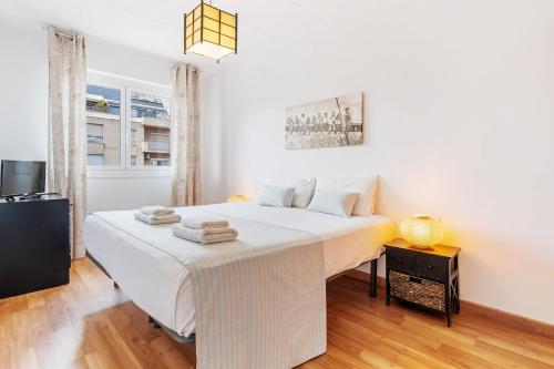 Sunny 3BR for 4 Iconic Terrace Views