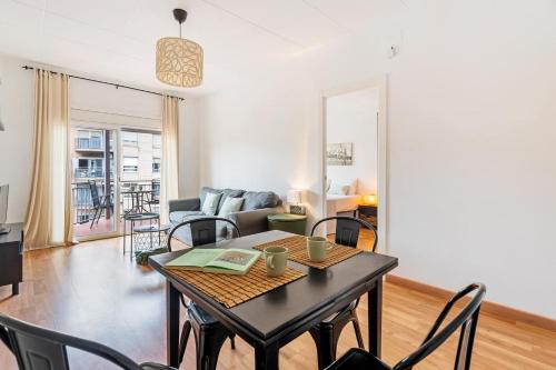 Sunny 3BR for 4 Iconic Terrace Views