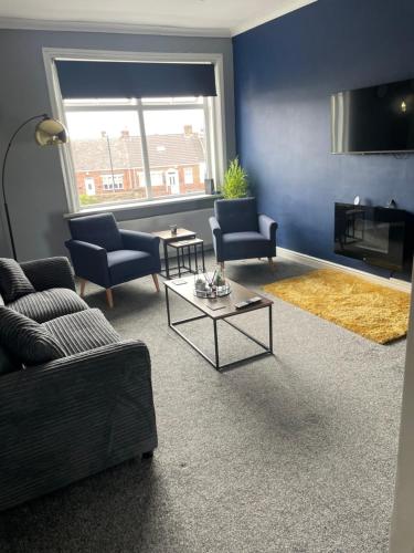 a living room with a couch and chairs and a table at Affordable Luxury 1 Stunning apartment Sunderland close to City centre hospital Crown Works Studio and Nissan in Sunderland