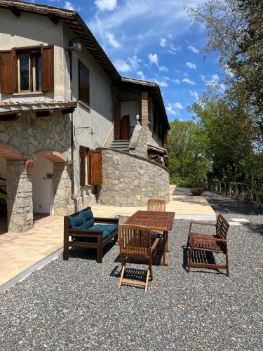 a group of chairs and a table in front of a house at Appartamento in casale Umbro vicino Orvieto - Allerona in Allerona