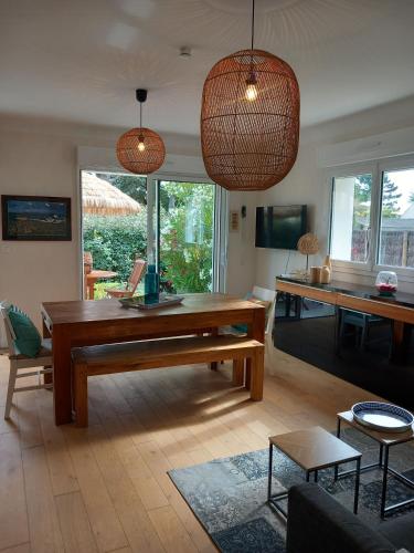 Μια τηλεόραση ή/και κέντρο ψυχαγωγίας στο Maison des Pins