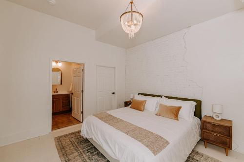Ένα ή περισσότερα κρεβάτια σε δωμάτιο στο East Main Lofts