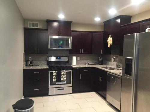 Η κουζίνα ή μικρή κουζίνα στο Zen House Of Downtown Decatur Emory Cdc