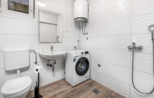 a bathroom with a washing machine and a sink at Beautiful Home In Dobrec With Kitchen in Dobreć
