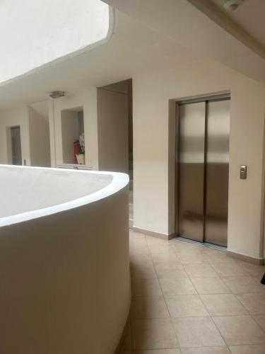 a room with a large white tub in a building at Hermoso depto c/alberca y gym Polanco in Mexico City