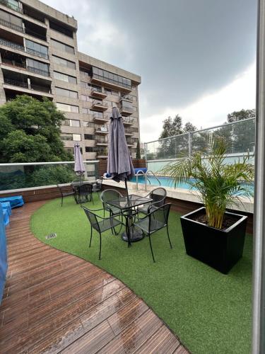 a patio with a table and chairs and a pool at Hermoso depto c/alberca y gym Polanco in Mexico City