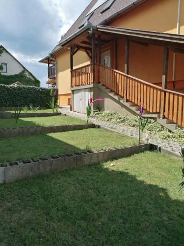 LiLu Apartmanにある庭
