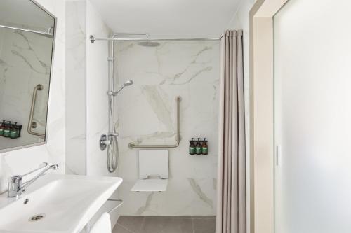 Crowne Plaza Madrid - Centre Retiro by IHG photo 26