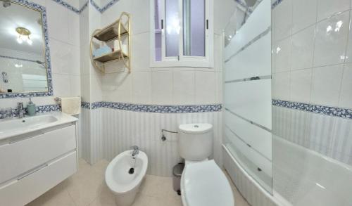 Apartment with balcony, Wifi, AC, 5 min walk to the beach photo 4