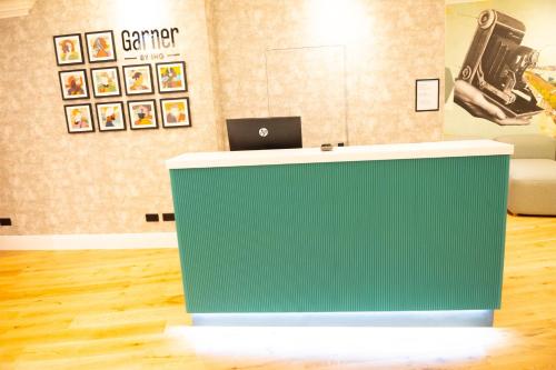 a green counter in a room with a laptop at Garner Hotel Reading City Centre, an IHG Hotel in Reading
