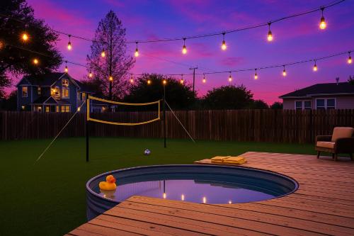 Πισίνα στο ή κοντά στο Cowboy Pool Arcade Soccer Field 5BR Family Retreat
