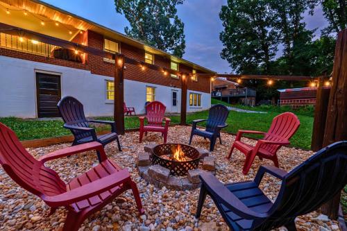 a group of chairs sitting around a fire pit at Liberty Lodge in Lynchburg