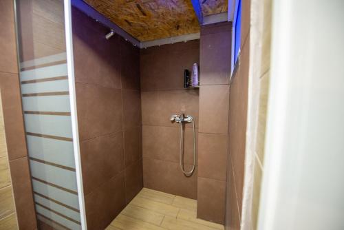 a bathroom with a shower with a ceiling at bella Kerkyra in Agios Rokkos