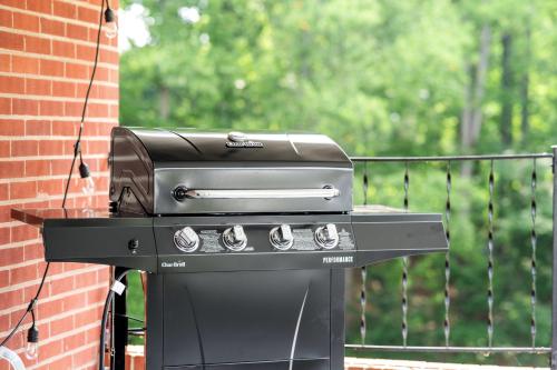 a grill sitting next to a brick wall at Liberty Lodge in Lynchburg