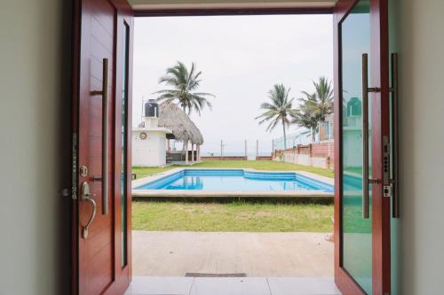 Bazén v ubytování Bamboo La Perla del Puerto Pool & Beach nebo v jeho okolí
