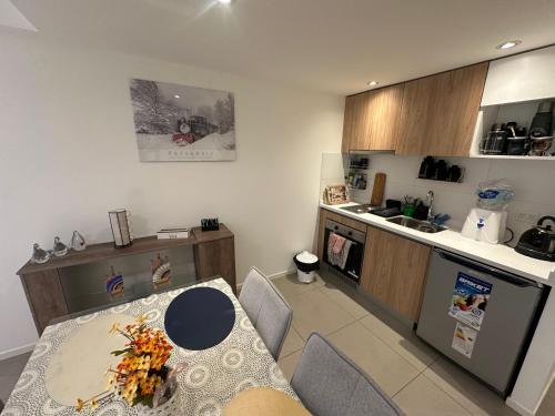 a kitchen with a dining table and a kitchen with a counter at Austral Apartamentos in Ushuaia