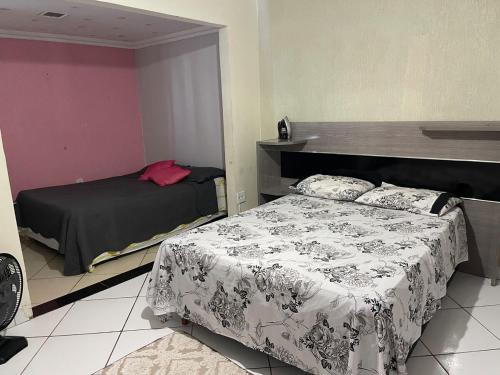 Ένα ή περισσότερα κρεβάτια σε δωμάτιο στο Casas Ataliba Conforto com Piscina em Búzios