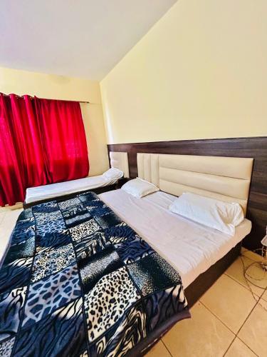 Ein Bett oder Betten in einem Zimmer der Unterkunft Hotel Mussoorie Midview