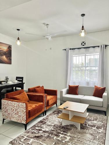 Ruang duduk di Majestic Homes - Mombasa CBD