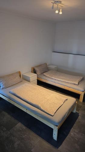 two beds sitting in a room at Sweet Ferien & Monteurs Appartement in Wuppertal