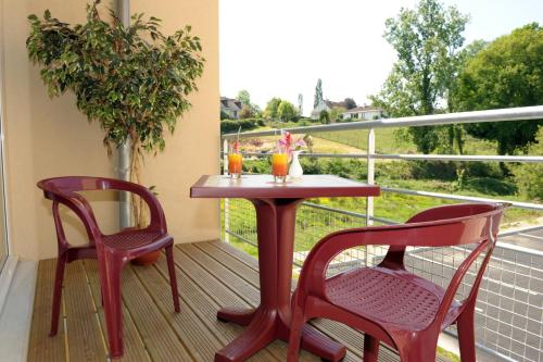 Μπαλκόνι ή βεράντα στο The Originals City, Hôtel de France, Bessines-sur-Gartempe