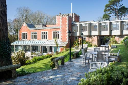 Un jardín fuera de Hotel Meudon