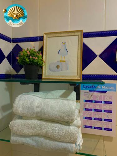 a group of towels on a glass shelf with a picture at Mar y Sol-El peñón del rodadero in Santa Marta