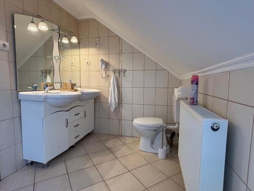 Ένα μπάνιο στο Nemere Apartmans