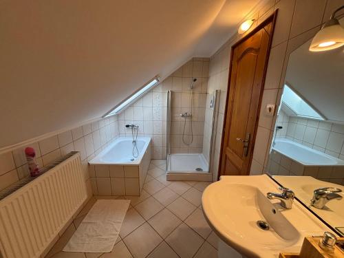 Ένα μπάνιο στο Nemere Apartmans