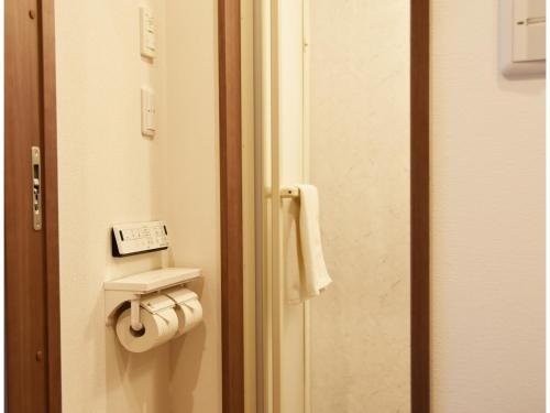 中富良野町にあるHotel Hanafuji Inn - Vacation STAY 82499vのバスルーム(洗面台、トイレ付)