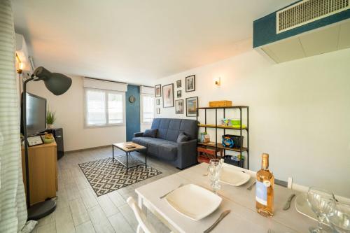 Charmant 2p, piscine, clim, à 5 min de la plage