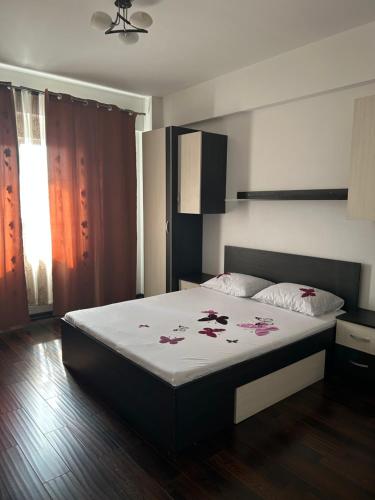Ένα ή περισσότερα κρεβάτια σε δωμάτιο στο Bella Home