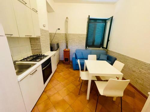 Kuchyň nebo kuchyňský kout v ubytování Il Giardino di Rosa & Elino