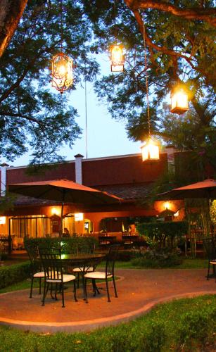 Un restaurante o sitio para comer en Meson del Valle