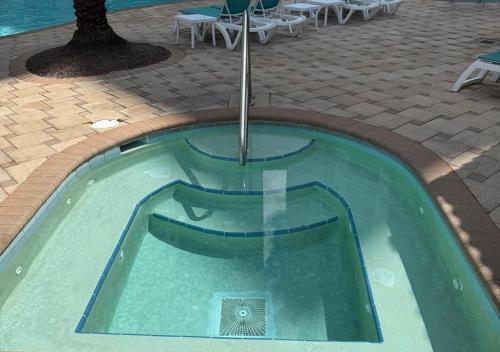 Kolam renang di atau dekat dengan The Point Hotel & Suites - 604 Luxury - Close to Universal - Attraction Views near Orange County Convention Center