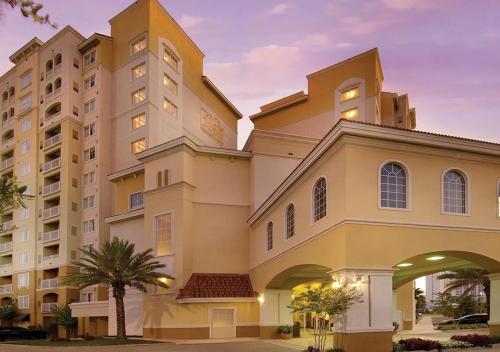 Bangunan di mana terletaknya aparthotel ini