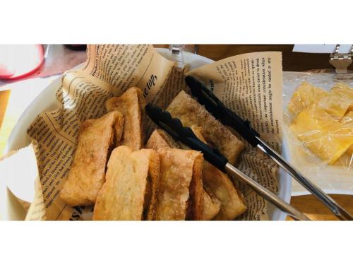 Makanan di atau berdekatan hotel