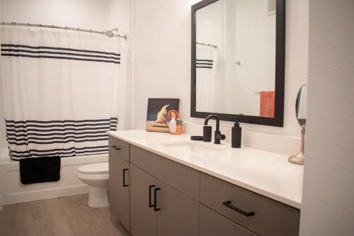 Ένα μπάνιο στο Casita Longhorn Near Q2, Domain - Pool Access