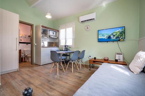 Olympia's Apartments by Traser