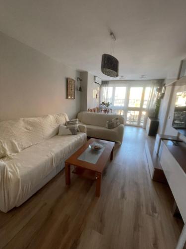 Amplio apartamento, playa, tren