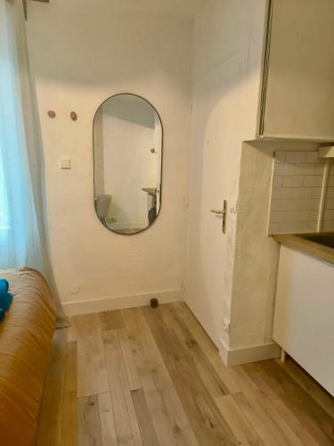 a room with a mirror on the wall at Le Nid du Rez in Amiens