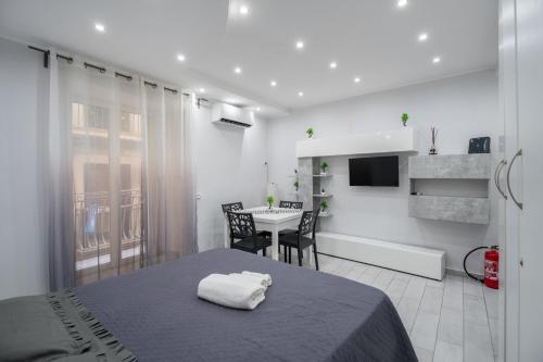 a bedroom with a bed and a table in a room at Smart’s House Deluxe Quartieri Spagnoli in Naples