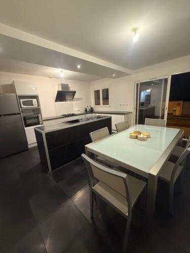 Kuchyň nebo kuchyňský kout v ubytování Maison sud